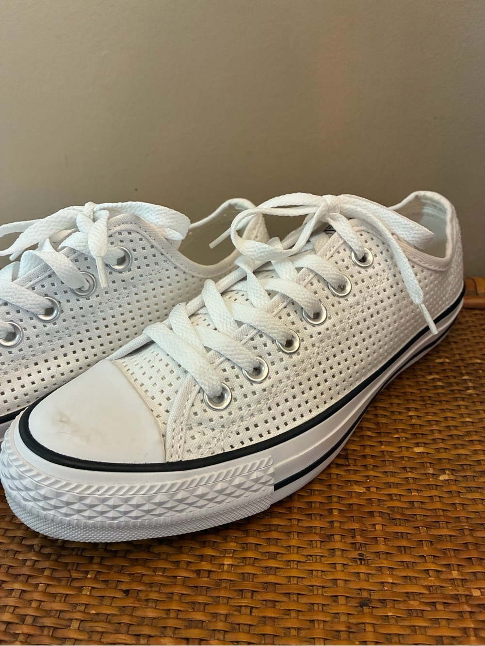 Converse Chuck Taylor Laser Cut Perforated White Low Top Shoes Size 8 Streetwear